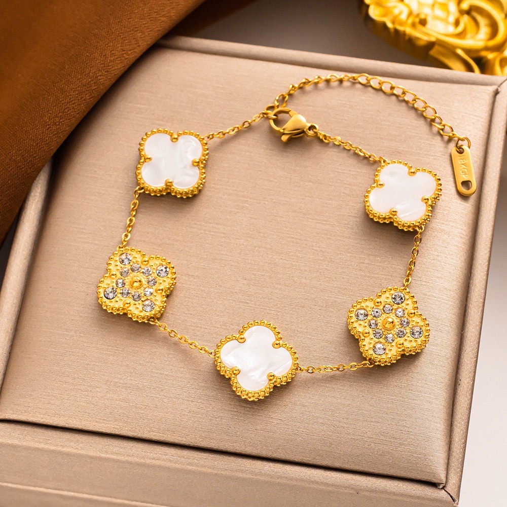 Gold Four Leaf Clover
Luxury Bracelet